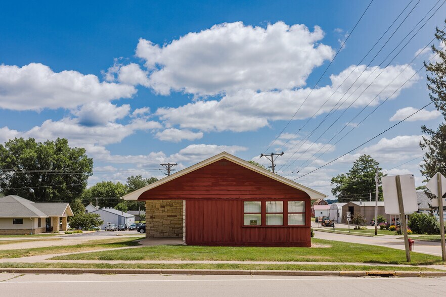 More Photos Of 506 Main St, Hollandale Office For Sale
