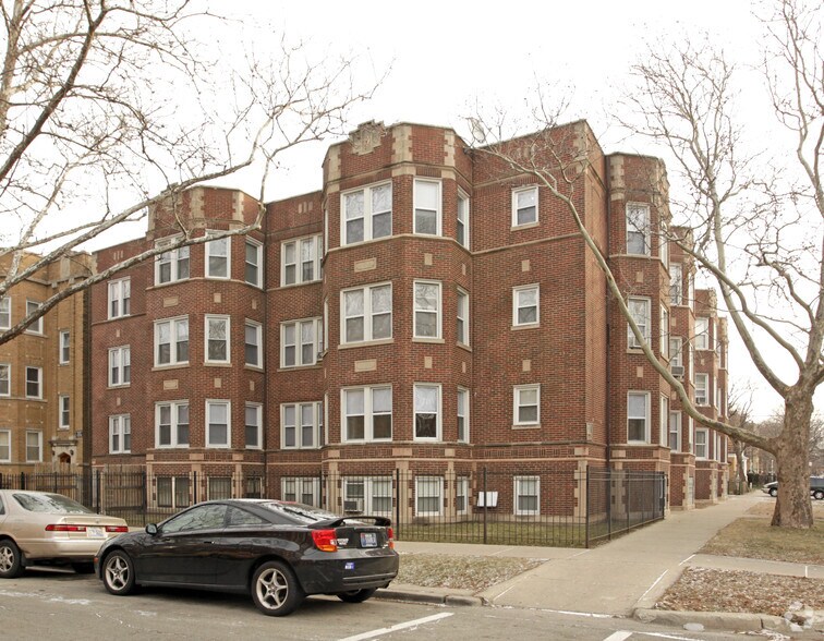 More Photos Of 2250-2258 W Rosemont Ave, Chicago Apartments For Sale