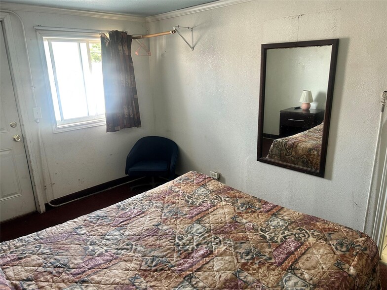 More Photos Of 1408 E Wise St, Bowie Hotel For Sale