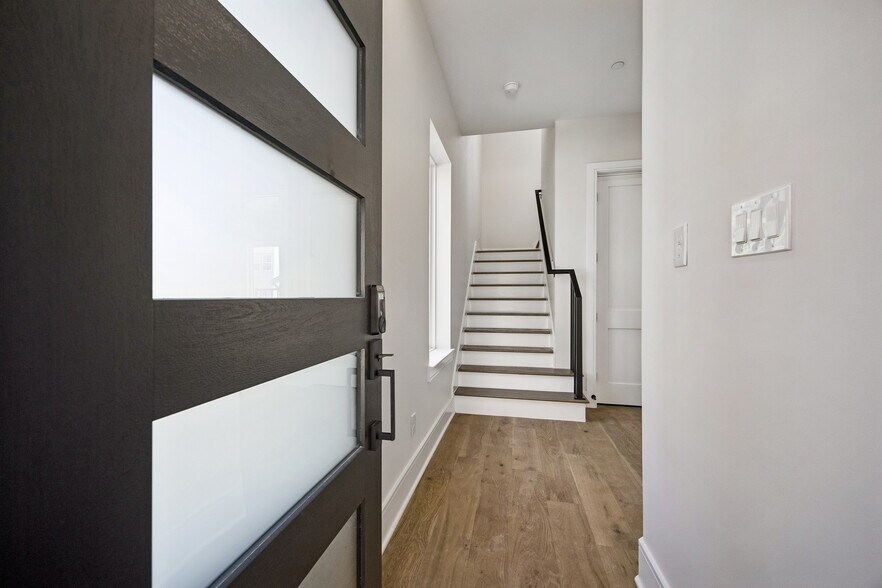More Photos Of 5821 Winsome Ln, Houston Apartments For Sale