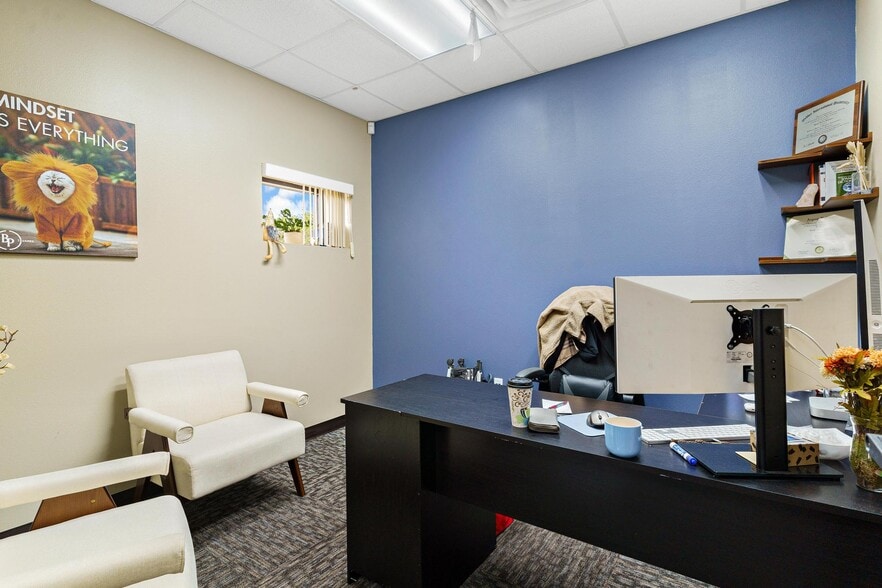 More Photos Of 1904 Thomas Ave, Leesburg Office For Sale