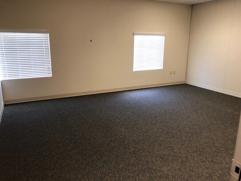 More Photos Of 8404-8414 Wilsky Blvd, Tampa Office For Sale
