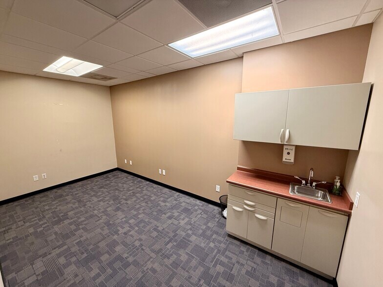 More Photos Of 901 Cypress Creek Rd, Cedar Park Medical For Lease