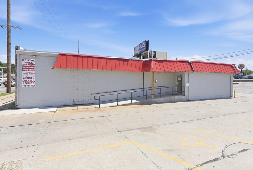 More Photos Of 7215 Blondo St, Omaha Bar For Sale