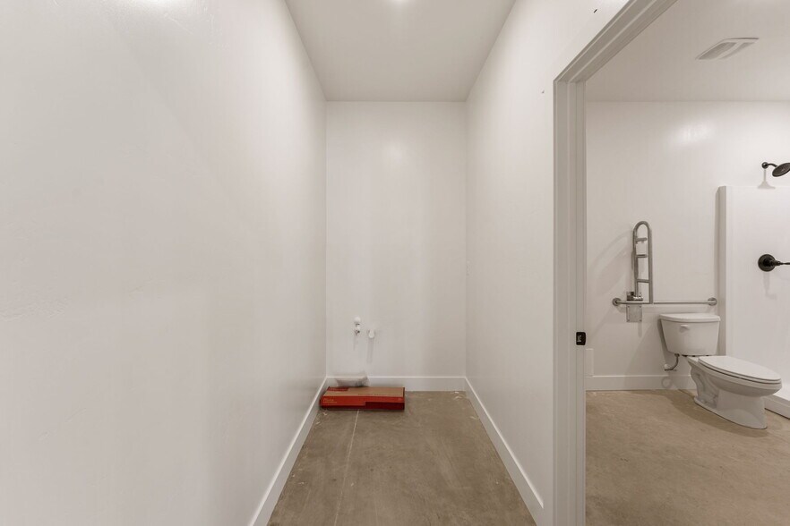 More Photos Of 3709 5650 w, Cedar City Industrial For Lease