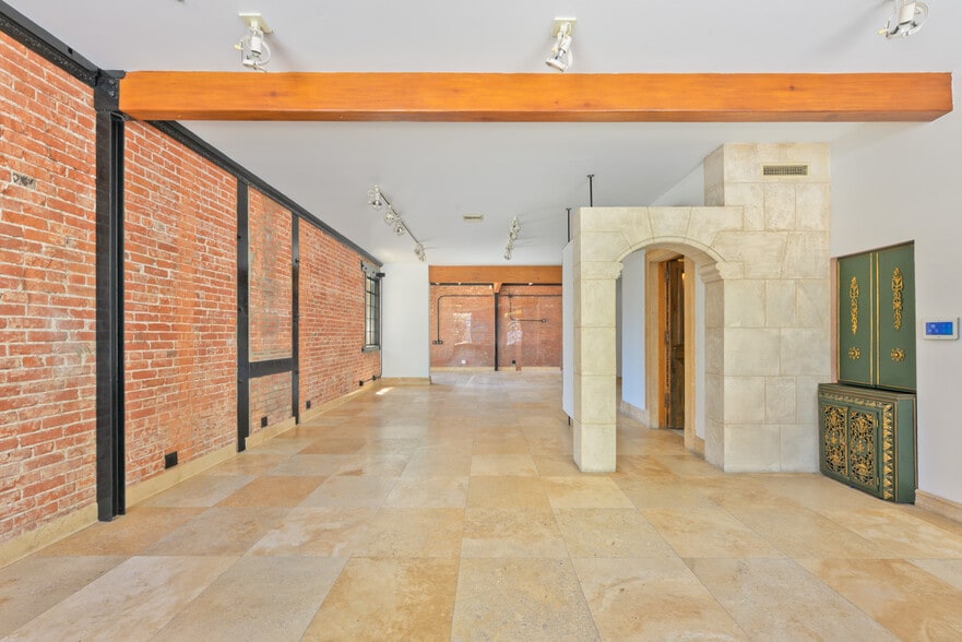 More Photos Of 1002 W 3rd St, Santa Ana Office For Sale