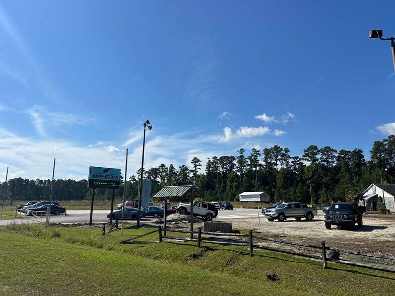 Primary Photo Of 4605 E US Highway 70, New Bern Auto Dealership For Lease