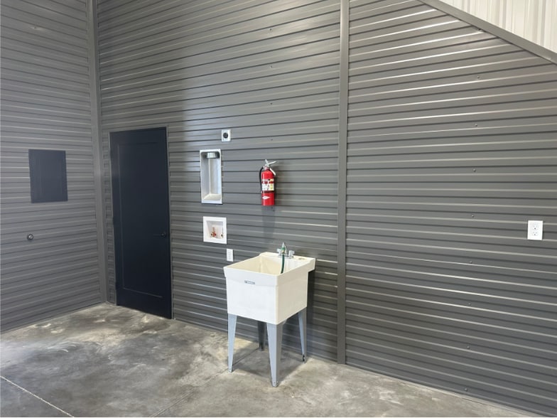 More Photos Of 3221 Pureview Ln, Billings Industrial For Lease