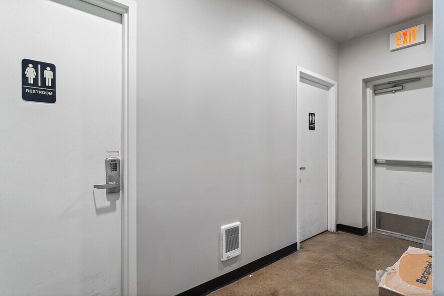 More Photos Of 5005 SE 72nd Ave, Portland Apartments For Lease