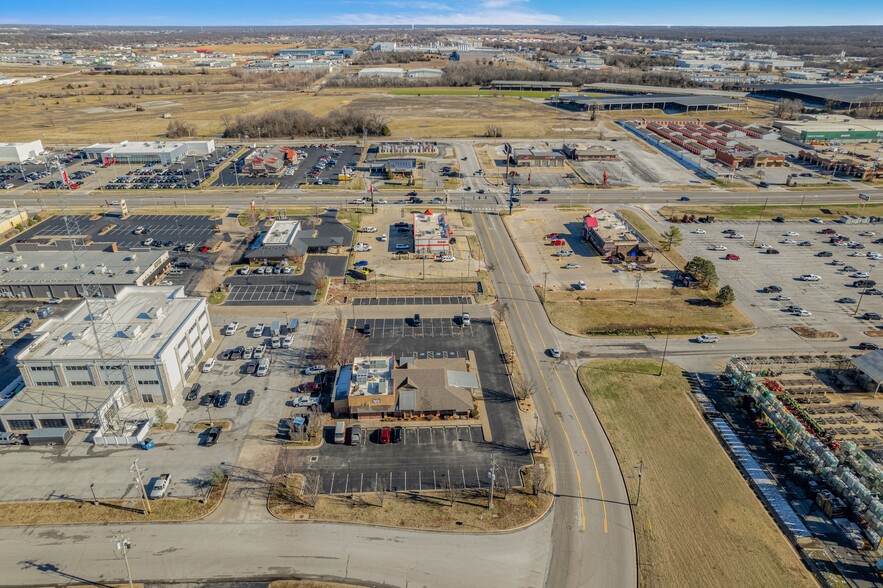 More Photos Of 2915 E 24th St, Joplin Restaurant For Sale