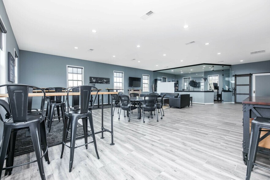 More Photos Of 8485 S Mason Montgomery Rd, Mason Office For Sale