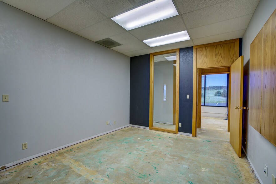 More Photos Of 18950 Base Camp Rd, Monument Office For Lease