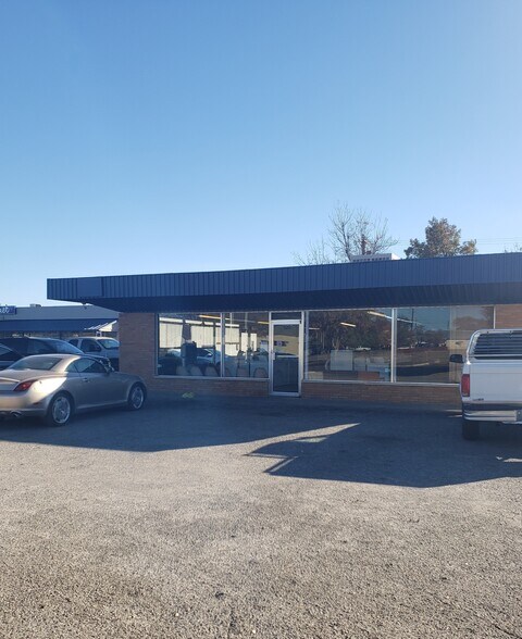 Primary Photo Of 520 E Broadway St, Altus Specialty For Sale