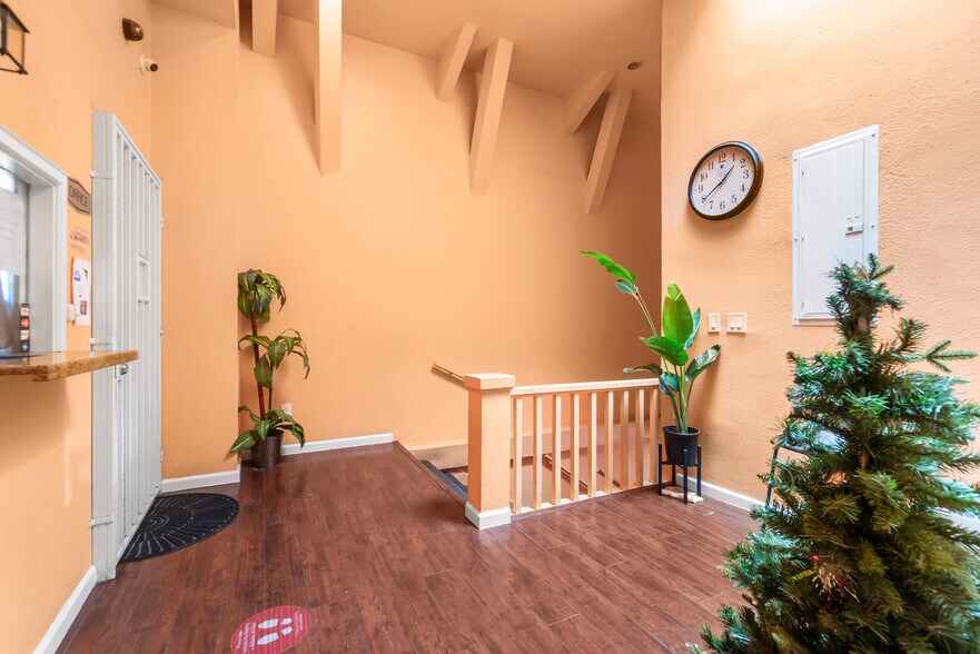 More Photos Of 825 W Gardena Blvd, Gardena Hotel For Sale