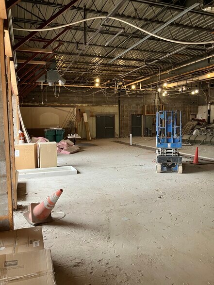 More Photos Of 1020-1060 E Ridge Rd, Rochester General Retail For Sale