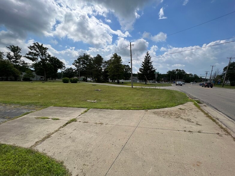 More Photos Of 171 N Canfield Niles Rd, Austintown Office Residential For Sale