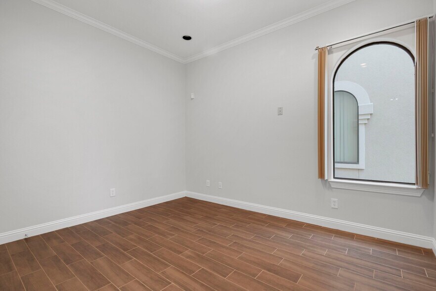 More Photos Of 12818 Willow Centre, Houston Office Residential For Sale