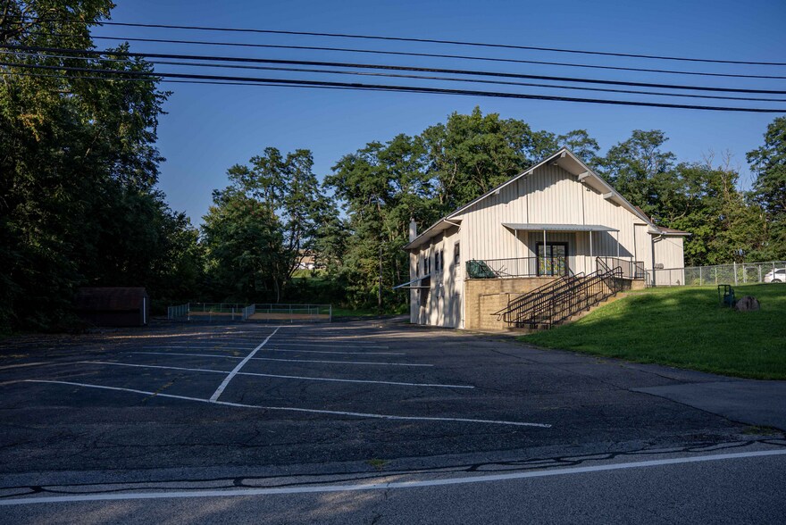 More Photos Of 157 Wadsworth Rd, Wadsworth Religious Facility For Lease