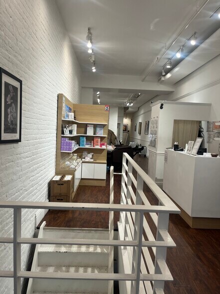 More Photos Of 120 W 25th St, New York Apartments For Lease