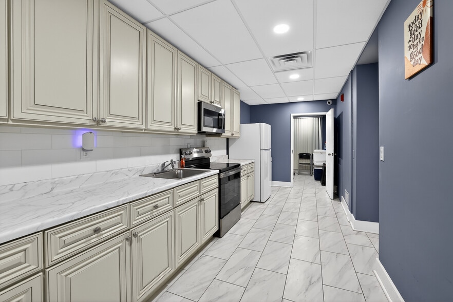 More Photos Of 1501 N Walnut St, Wilmington Office For Sale