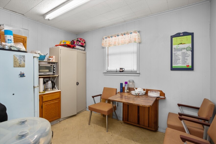 More Photos Of 205 E Denman Ave, Lufkin Flex For Sale