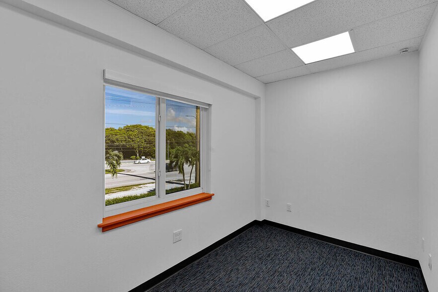 More Photos Of 101925 Overseas Hwy, Key Largo Office For Lease