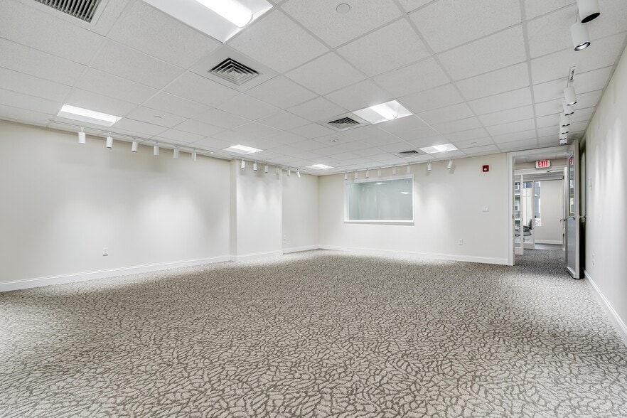 More Photos Of 1274 Osgood St, North Andover Office For Lease