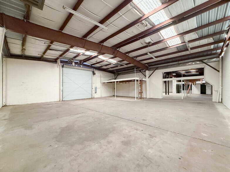 More Photos Of 1120 Lafayette St, Gretna Showroom For Lease