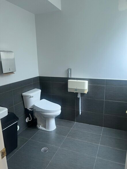 More Photos Of 9537 S 700 E, Sandy Office For Lease