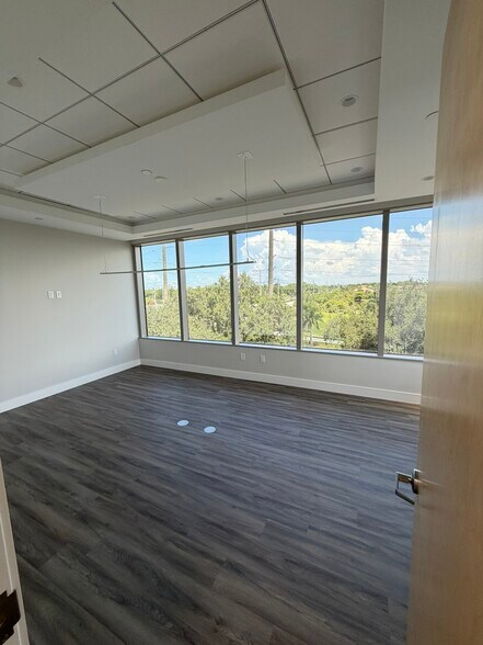 More Photos Of 2150 Goodlette-Frank Rd, Naples Office For Lease
