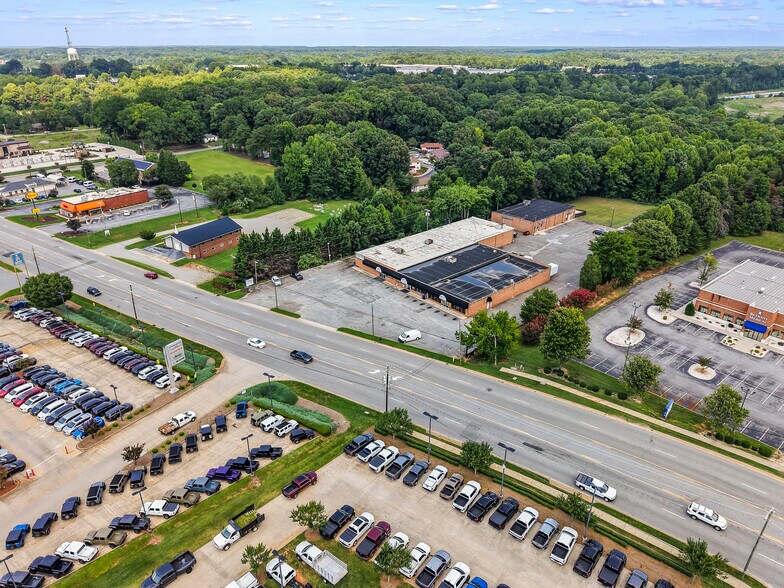 More Photos Of 945 NC Highway 66 S, Kernersville Storefront For Lease