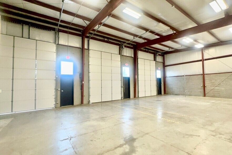 More Photos Of 2412 Palumbo Dr, Lexington Warehouse For Lease