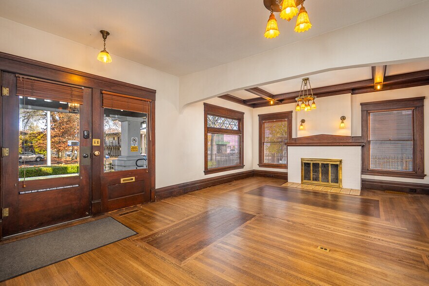 More Photos Of 990 W 7th Ave, Eugene Office For Sale