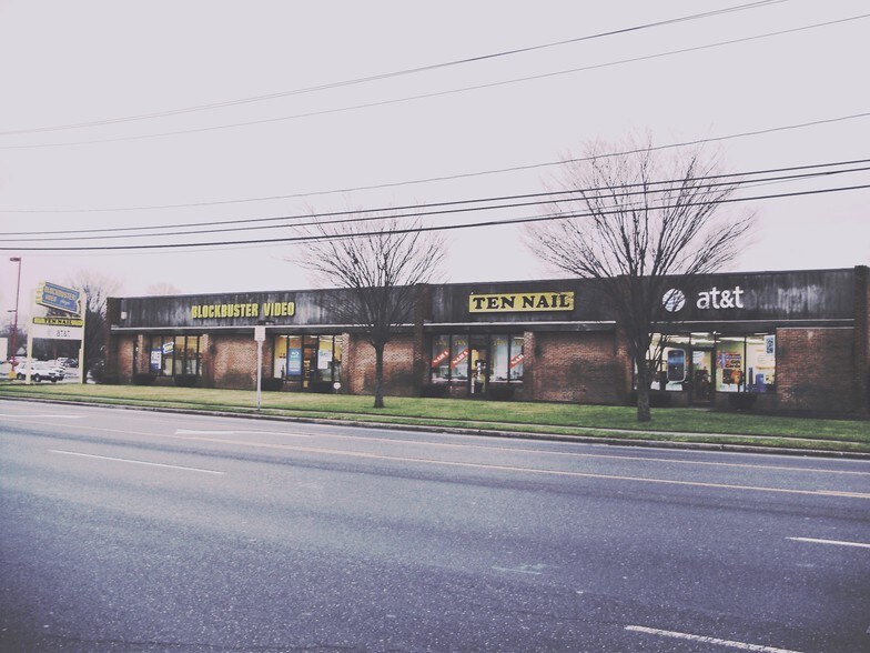 Primary Photo Of 1105-1111 Old Country Rd, Riverhead Freestanding For Sale