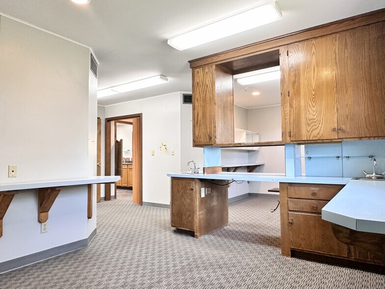 More Photos Of 152 E 8th St, Trenton Office For Sale