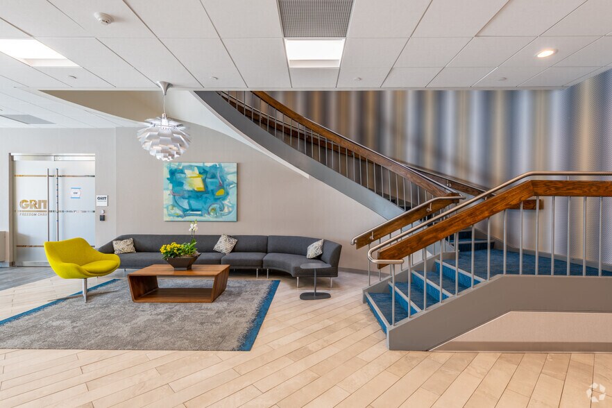 More Photos Of 10 Cabot Rd, Medford Office For Lease