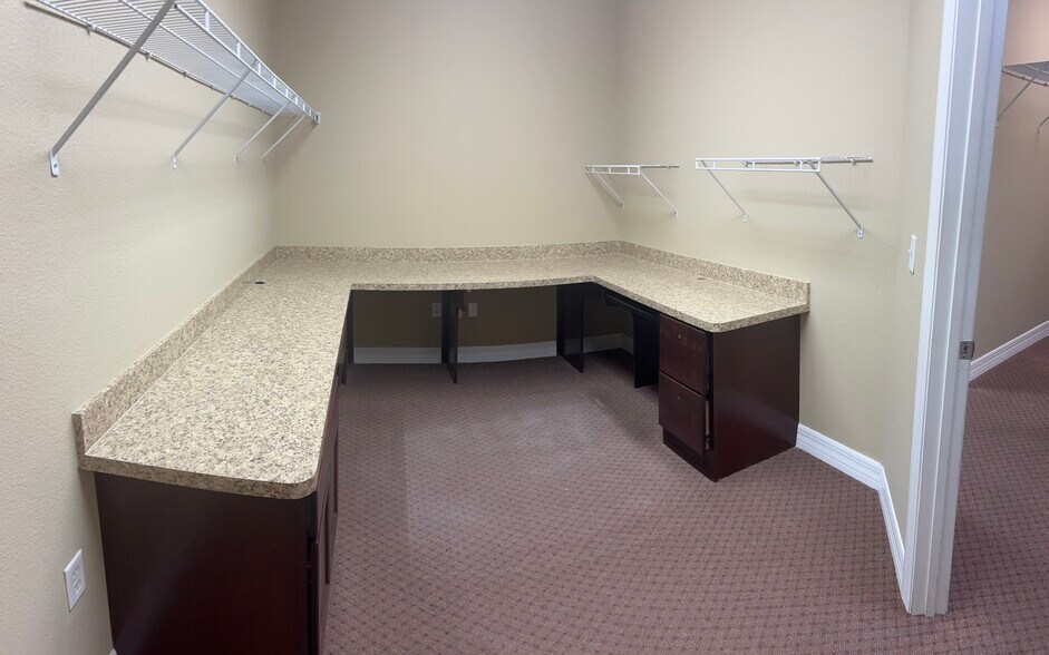 More Photos Of 6105 Deltona Blvd, Spring Hill Office For Lease