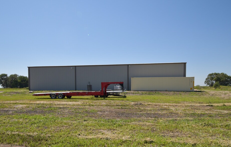 More Photos Of 823 Center Ave, Curtis Warehouse For Lease