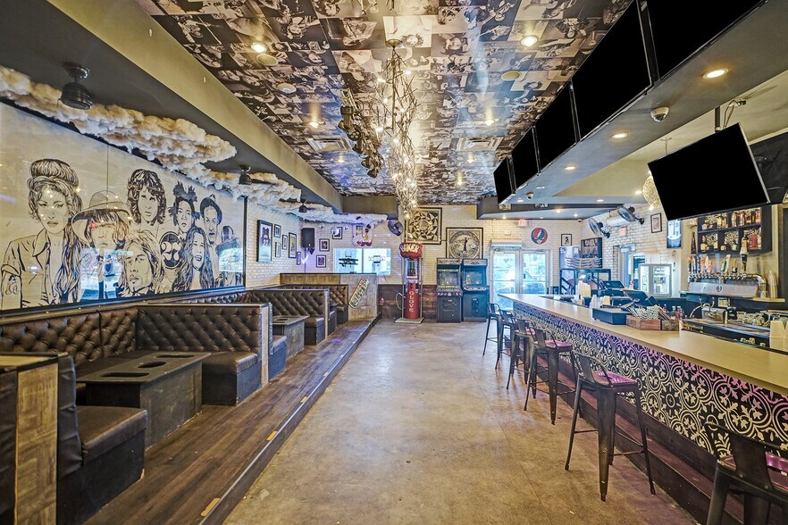 More Photos Of 835-841 NE 3rd Ave, Fort Lauderdale Bar For Sale
