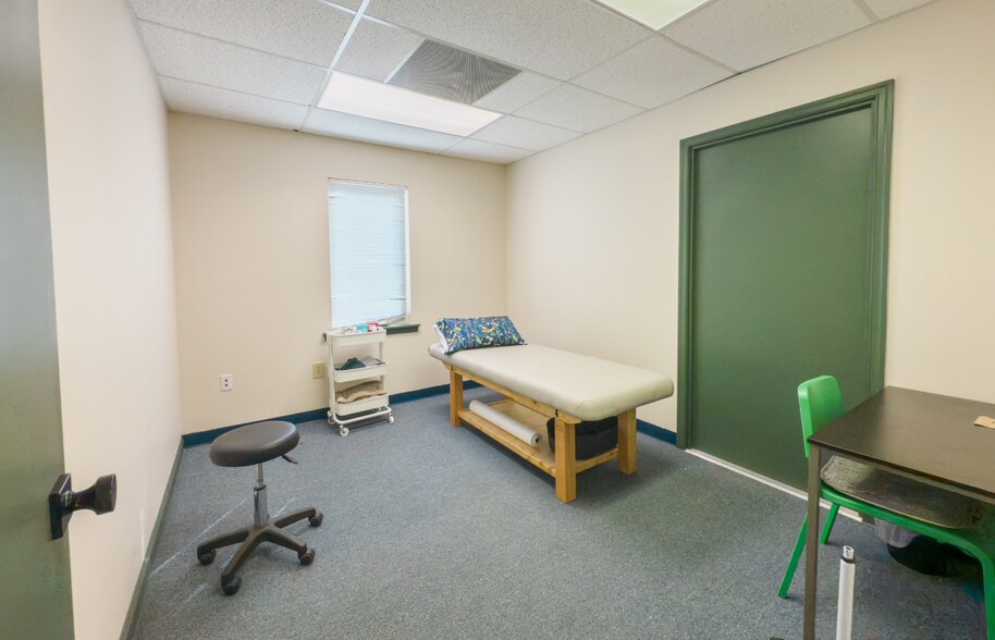 More Photos Of 2955 Market St, Christiansburg Office For Lease