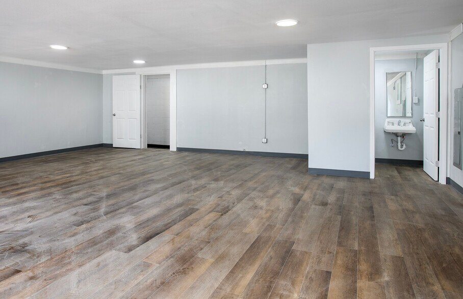 More Photos Of 2410 Angeline St, Kilgore Freestanding For Lease