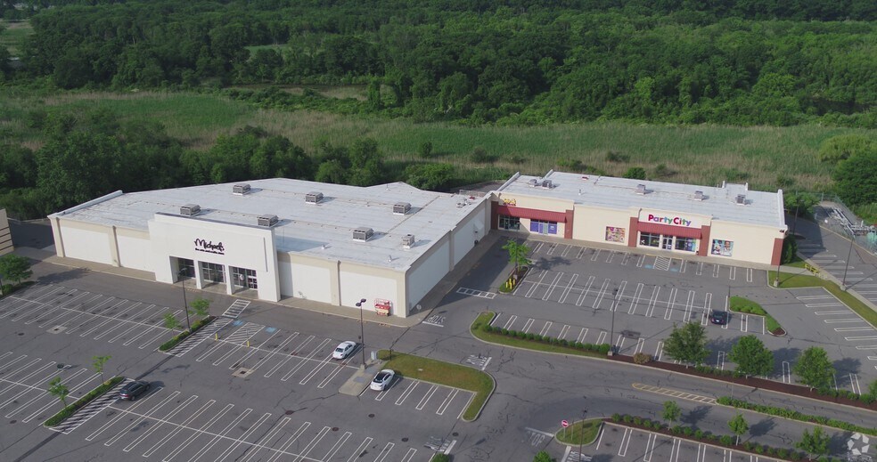 Primary Photo Of 201 Highland Ave, Seekonk Unknown For Lease