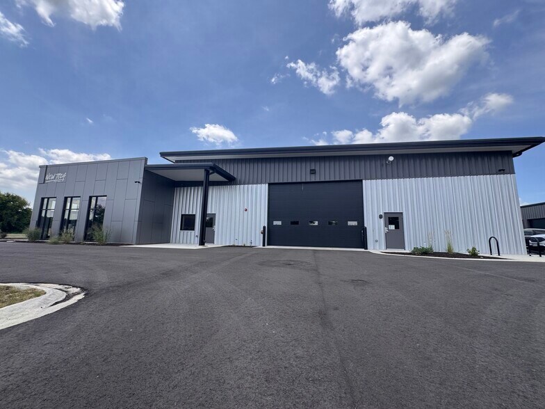 More Photos Of 645 Sandpiper Trl, Cottage Grove Warehouse For Sale