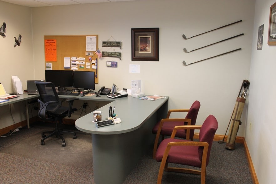 More Photos Of 2848 Memorial Dr, Two Rivers Medical For Lease