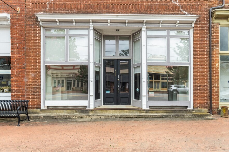 More Photos Of 132 S Main St, Warrenton Storefront For Sale