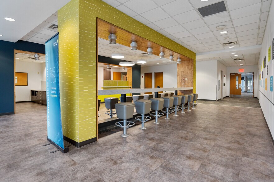 More Photos Of 19825 N 7th St, Phoenix Office For Sale