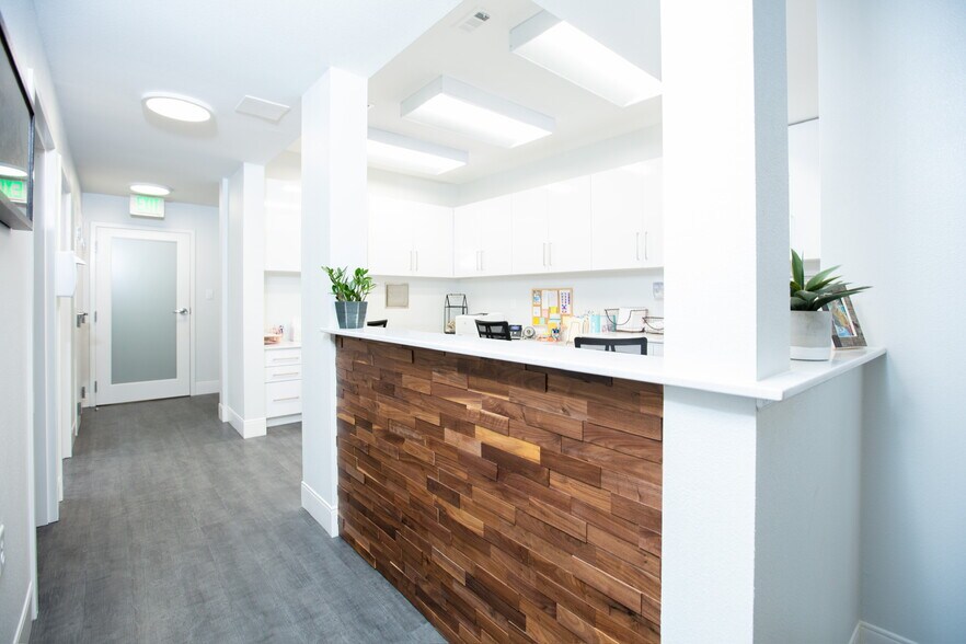 More Photos Of 85 Bay Bridge Dr, Gulf Breeze Medical For Sale