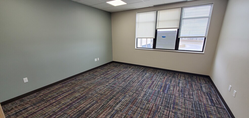 More Photos Of 3210 27th St W, Williston Office For Lease
