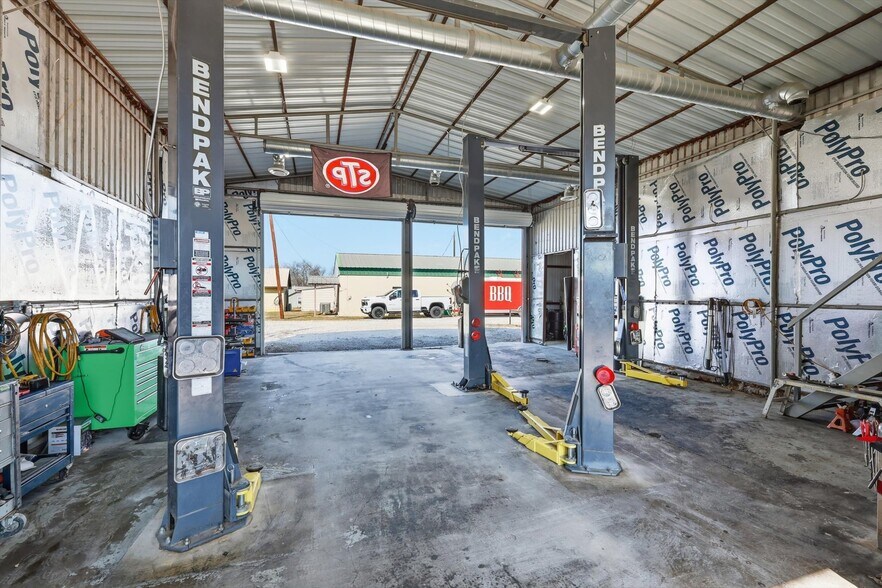 More Photos Of 103 W Franklin St, Alvord General Retail For Sale