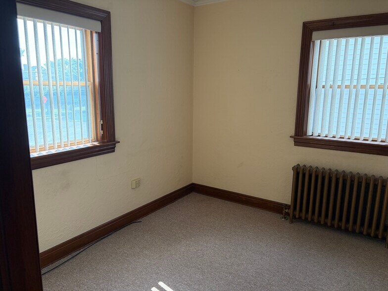 More Photos Of 1031 Columbus Ave, Sandusky Flex For Sale